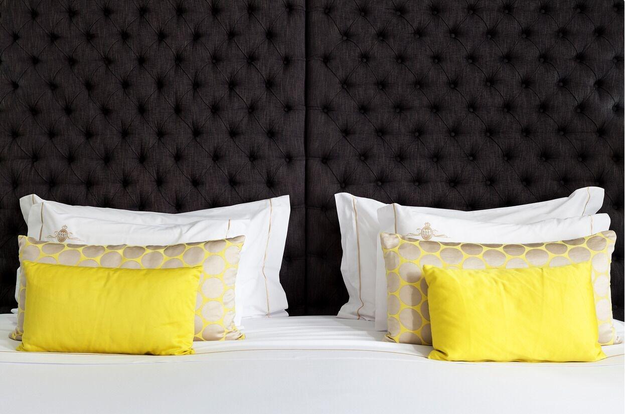 Alentejo Marmoris Hotel & Spa, A Small Luxury Hotel Of The World Vila Viçosa Zewnętrze zdjęcie A bed with two pillows