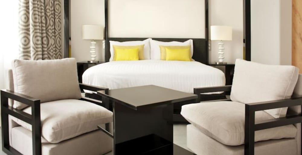 Alentejo Marmoris Hotel & Spa, A Small Luxury Hotel Of The World Vila Viçosa Zewnętrze zdjęcie A room at the Hotel Commonwealth