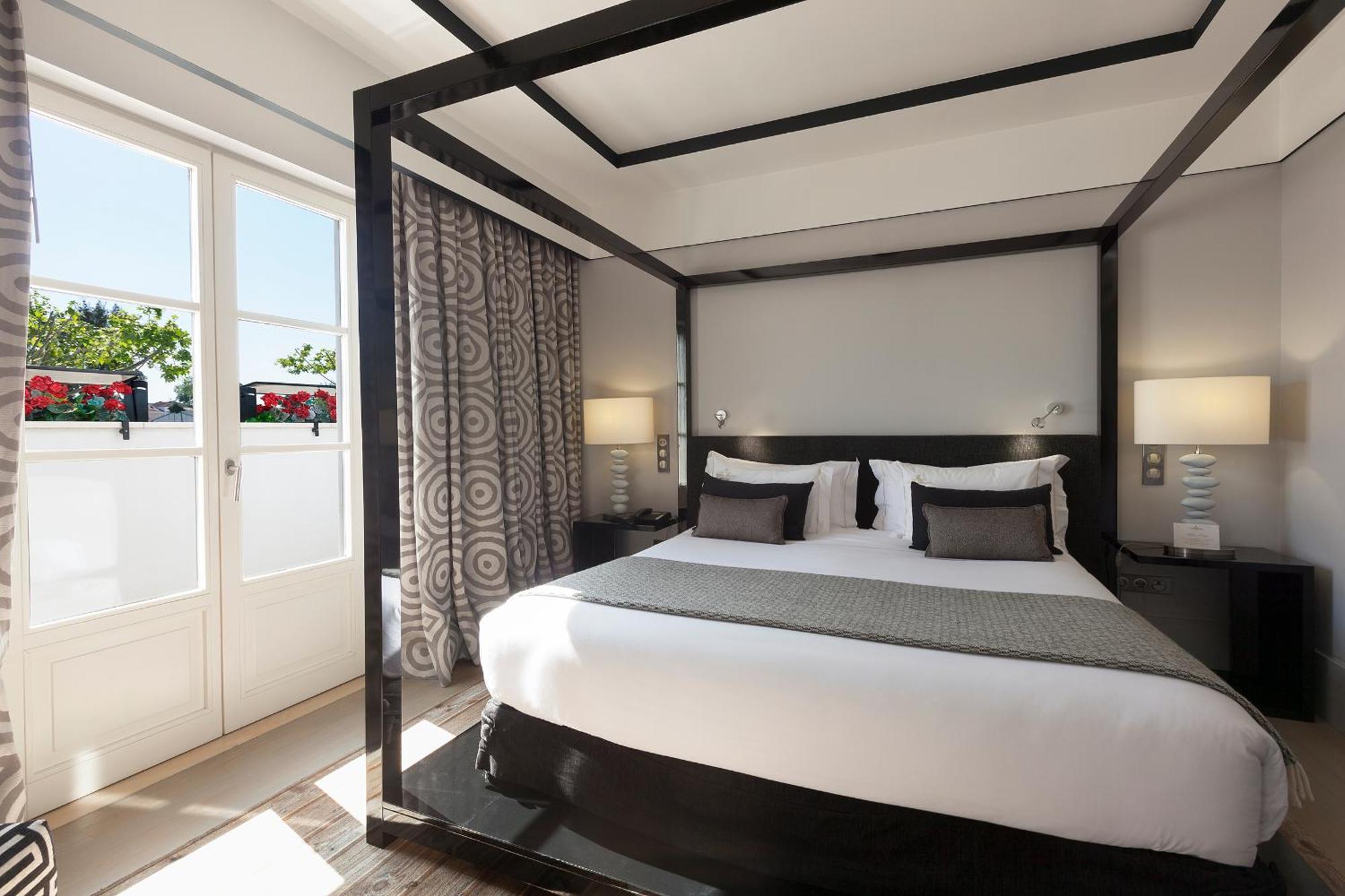 Alentejo Marmoris Hotel & Spa, A Small Luxury Hotel Of The World Vila Viçosa Zewnętrze zdjęcie A bedroom at the hotel