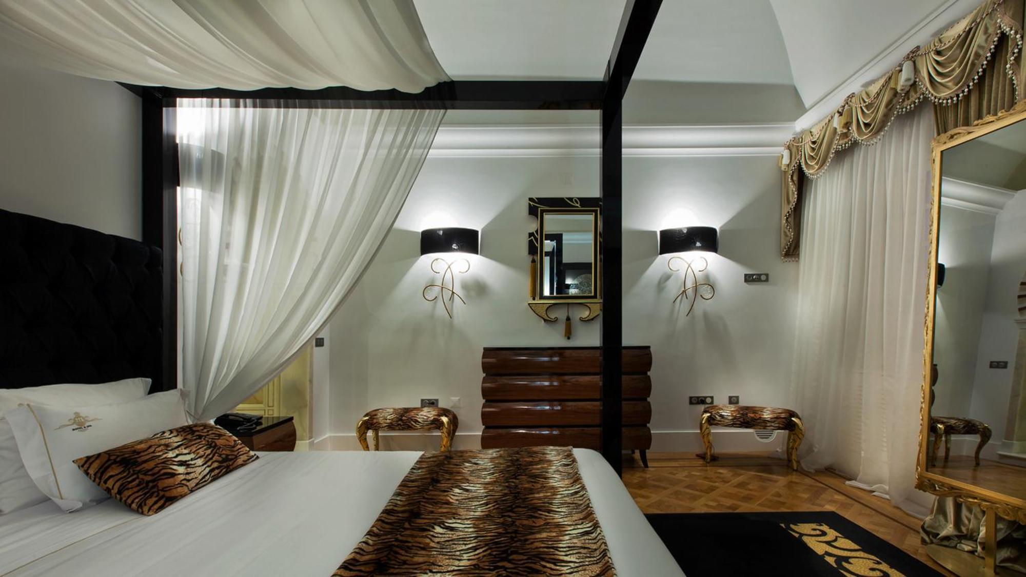 Alentejo Marmoris Hotel & Spa, A Small Luxury Hotel Of The World Vila Viçosa Zewnętrze zdjęcie A bedroom at the hotel