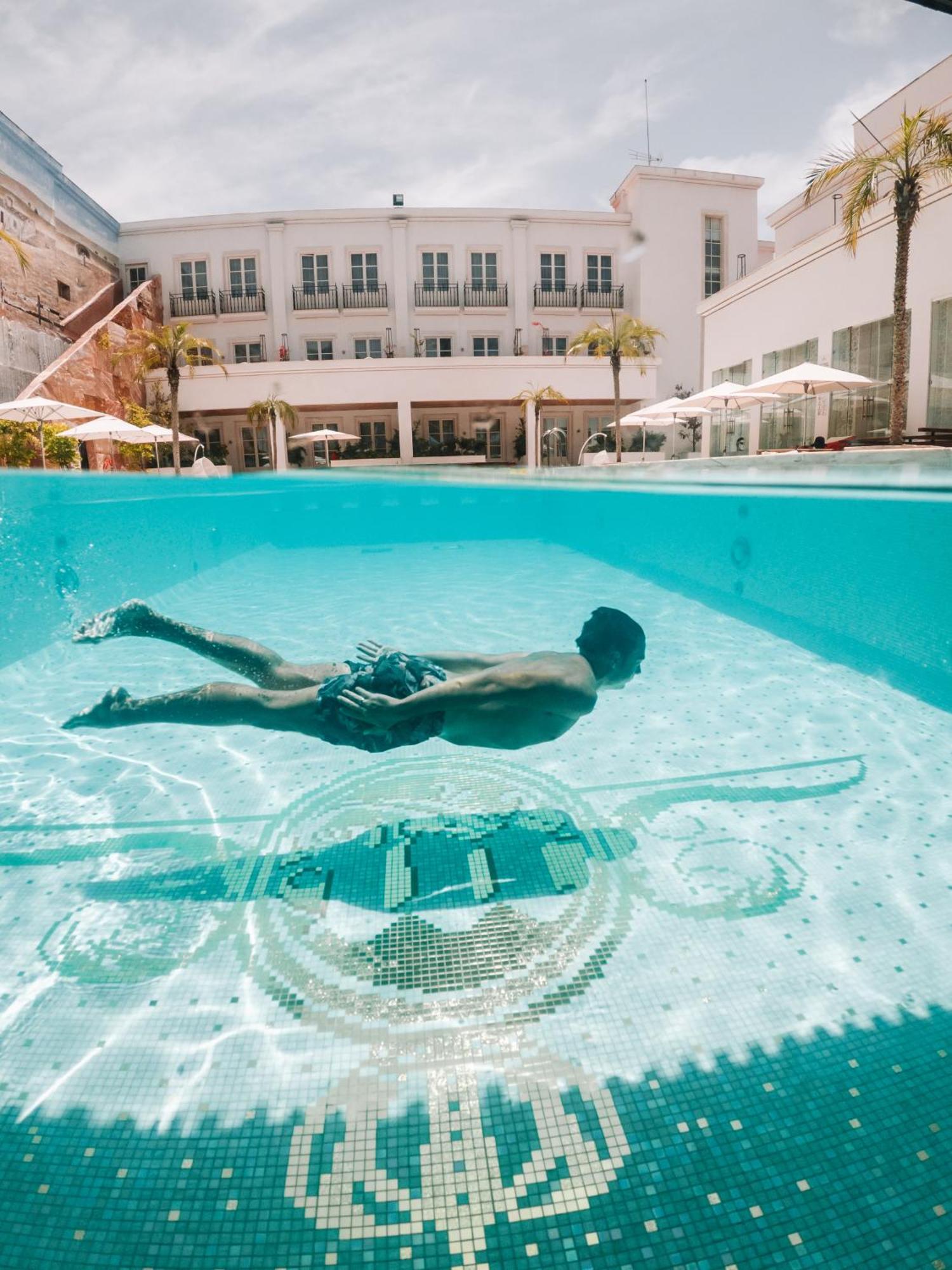 Alentejo Marmoris Hotel & Spa, A Small Luxury Hotel Of The World Vila Viçosa Zewnętrze zdjęcie A man swimming in a pool