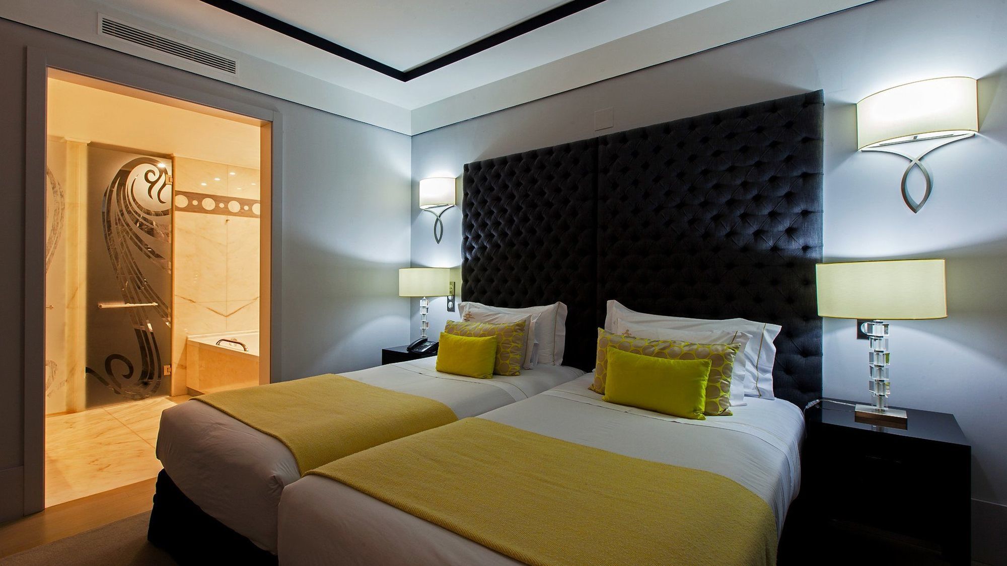 Alentejo Marmoris Hotel & Spa, A Small Luxury Hotel Of The World Vila Viçosa Zewnętrze zdjęcie A room at the hotel
